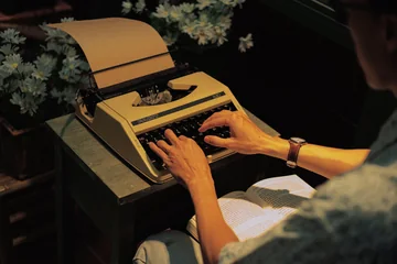 Por qué el teclado es QWERTY: historia, distribuciones y pruebas