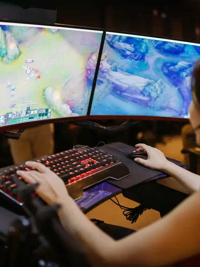 Player using a conventional gaming keyboard and mouse at three monitors