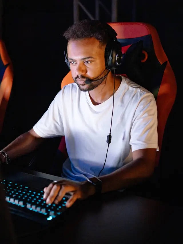 A gamer using a keyboard and mouse at a desk; stock illustration of a gaming session, not a battery endurance test