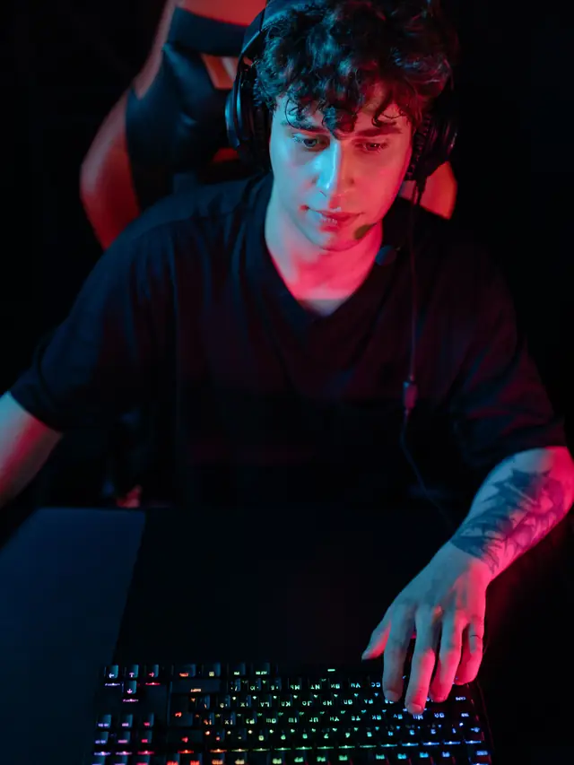 The recurring curly-haired gamer at a computer; stock illustration of input setup, not an 8K benchmark