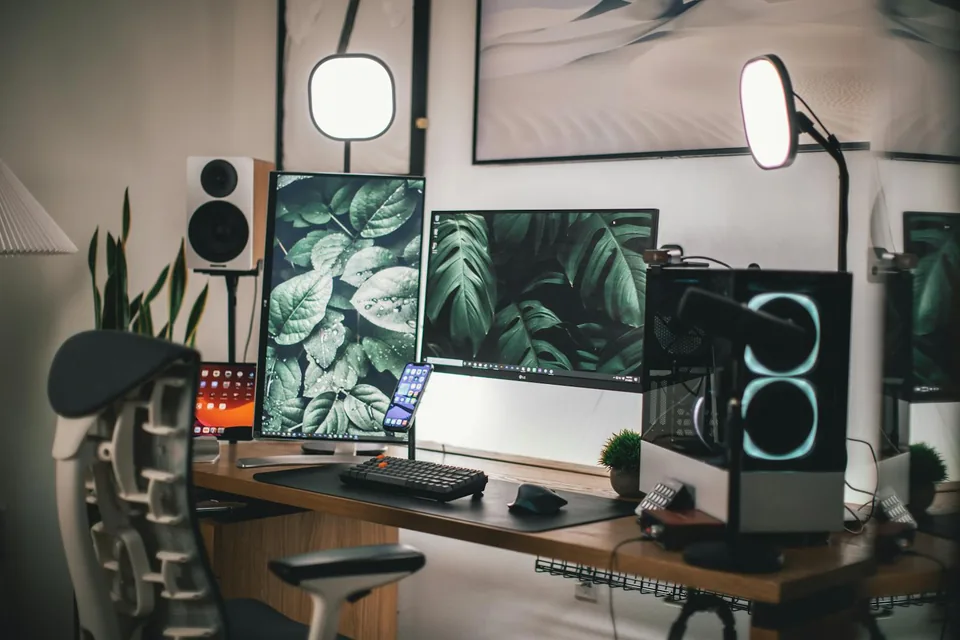 Setup monitor eksternal dan perangkat untuk cek kabel display